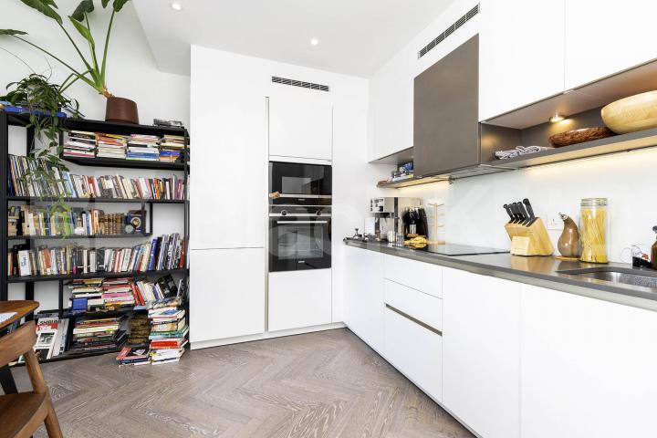 New Development 2 bed 2 bath with large balcony close to kings cross Market Road, Caledonian Road